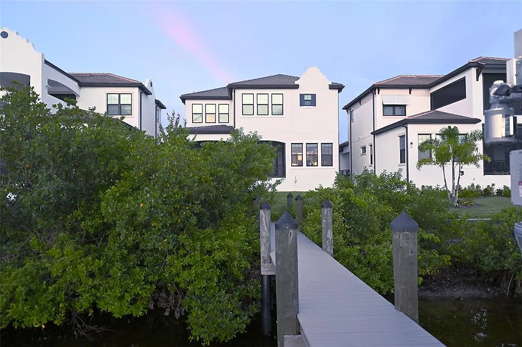 3 bed, 2.5 bath, 2524 sqft, $6,500 — Photo 3