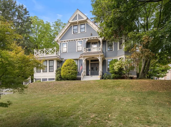 105 Pleasant St APT 2, Arlington, MA 02476