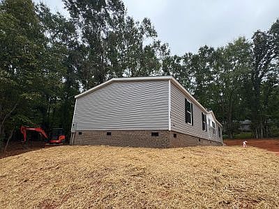 3rd image of 712 Carl Baker Rd