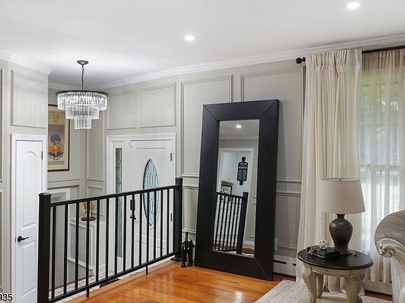 3rd image of 62 Guinard Dr