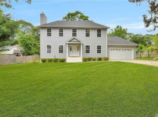 7 Shinnecock Dr, Sound Beach, NY 11789