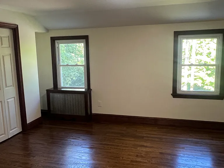 528 Elm Rd — Photo 2