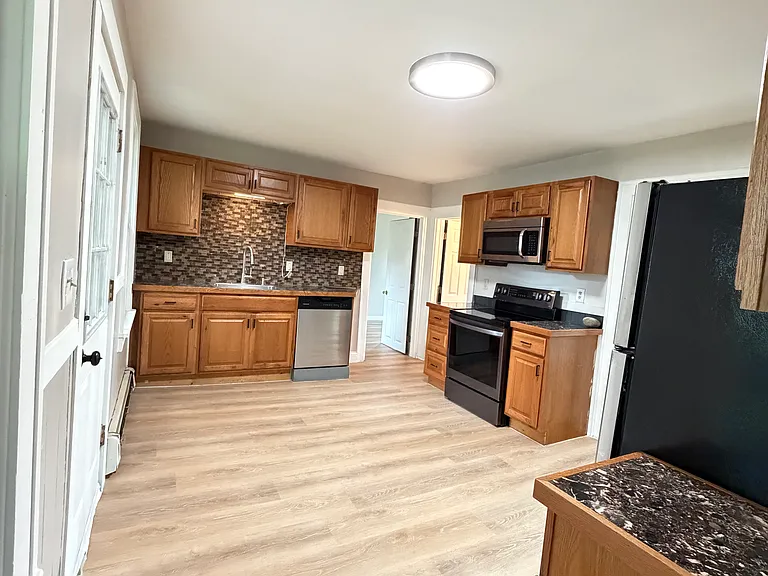 78 Hunters Ave — Photo 2