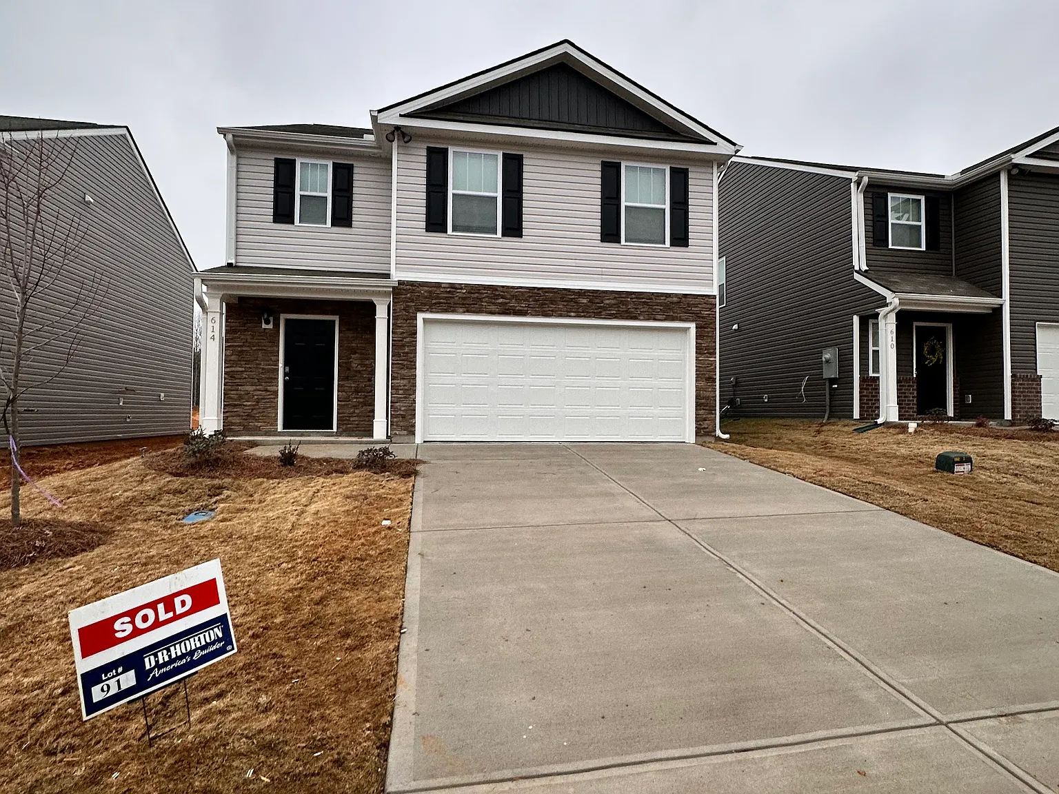 5 bed, 2368 sqft, $2,299 — Photo 2