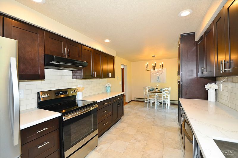 4th image of 14712 Broadway Avenue