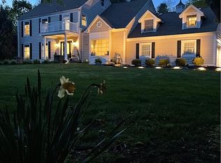 1 Oakfield Rd, Saint James, NY 11780