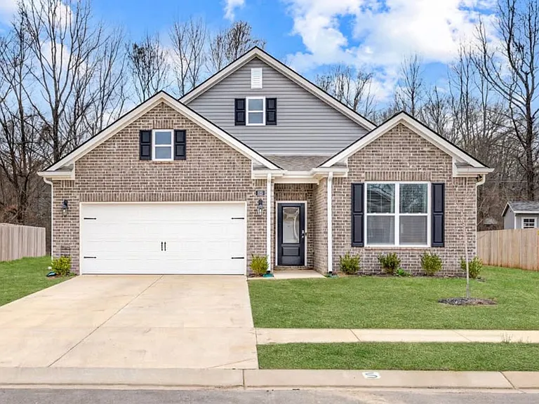 525 Windemere Loop — Photo 1