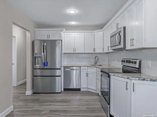 215 Terry Rd #14A, Smithtown, NY 11787