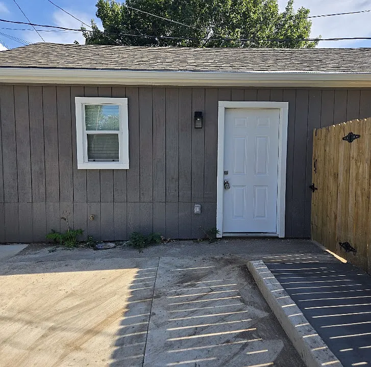 517 N Main St #1/2