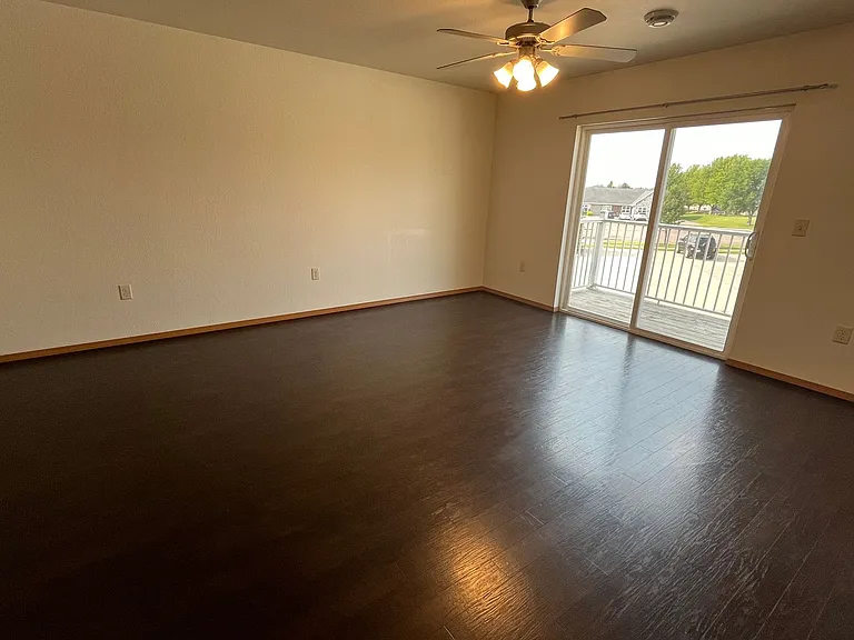 505 16th Ave NE #6 — Photo 9