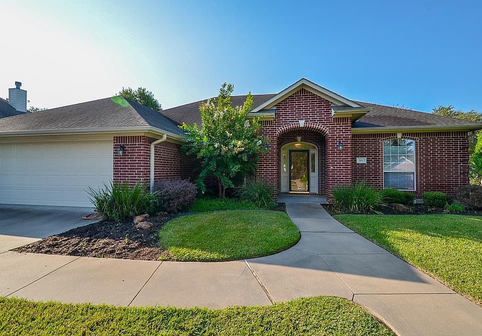 1st image of 302 Tanglewood Dr