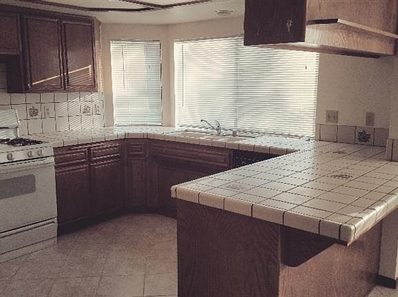 4th image of 10292 Cottonwood Ave