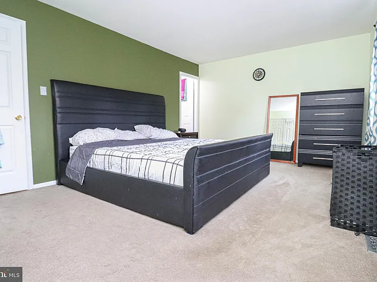 2426 Vineyard Ln — Photo 16