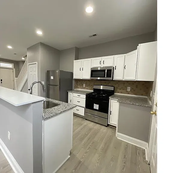 799 Linnard St — Photo 8