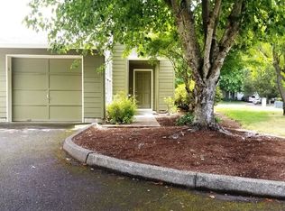 1867 NE Darby St APT F, Hillsboro, OR