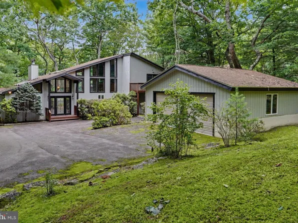 124 Whippletree Ln, Lords Valley, PA 18428
