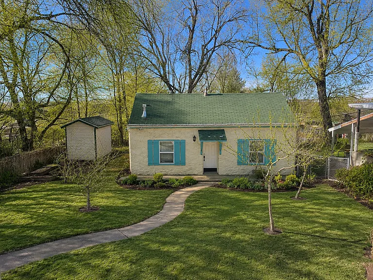 557 N 400 E — Photo 1