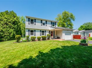 9 Chinaberry Cres, Rochester, NY 14606