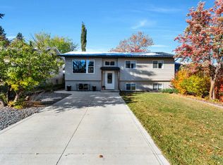 4534 E 46th St, Sylvan Lake, AB T4S1L3