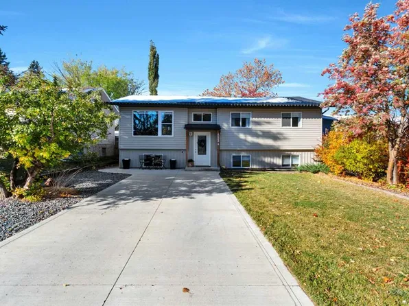 4534 E 46th St, Sylvan Lake, AB T4S 1L3