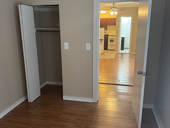 5th image of 910 W St #Lawrence203