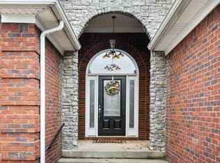 111 Victory Lake Dr, Vine Grove, KY 40175