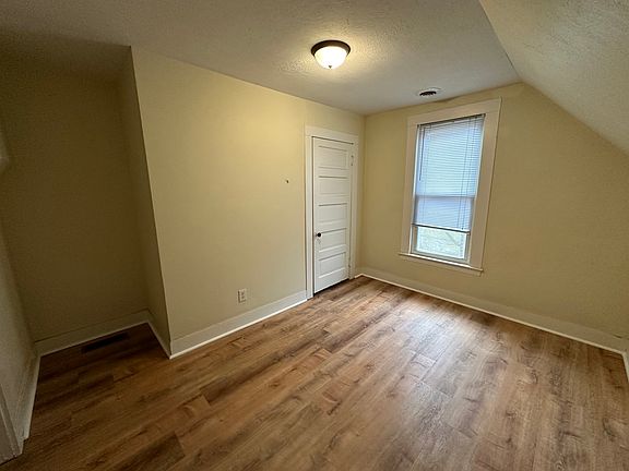 5th image of 111 S Linden St APT 1