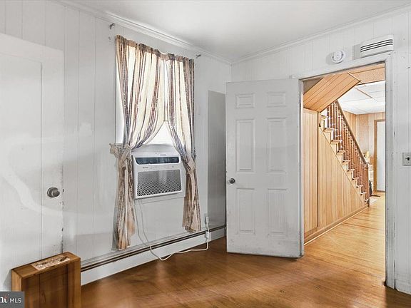 5th image of 158 Wright St