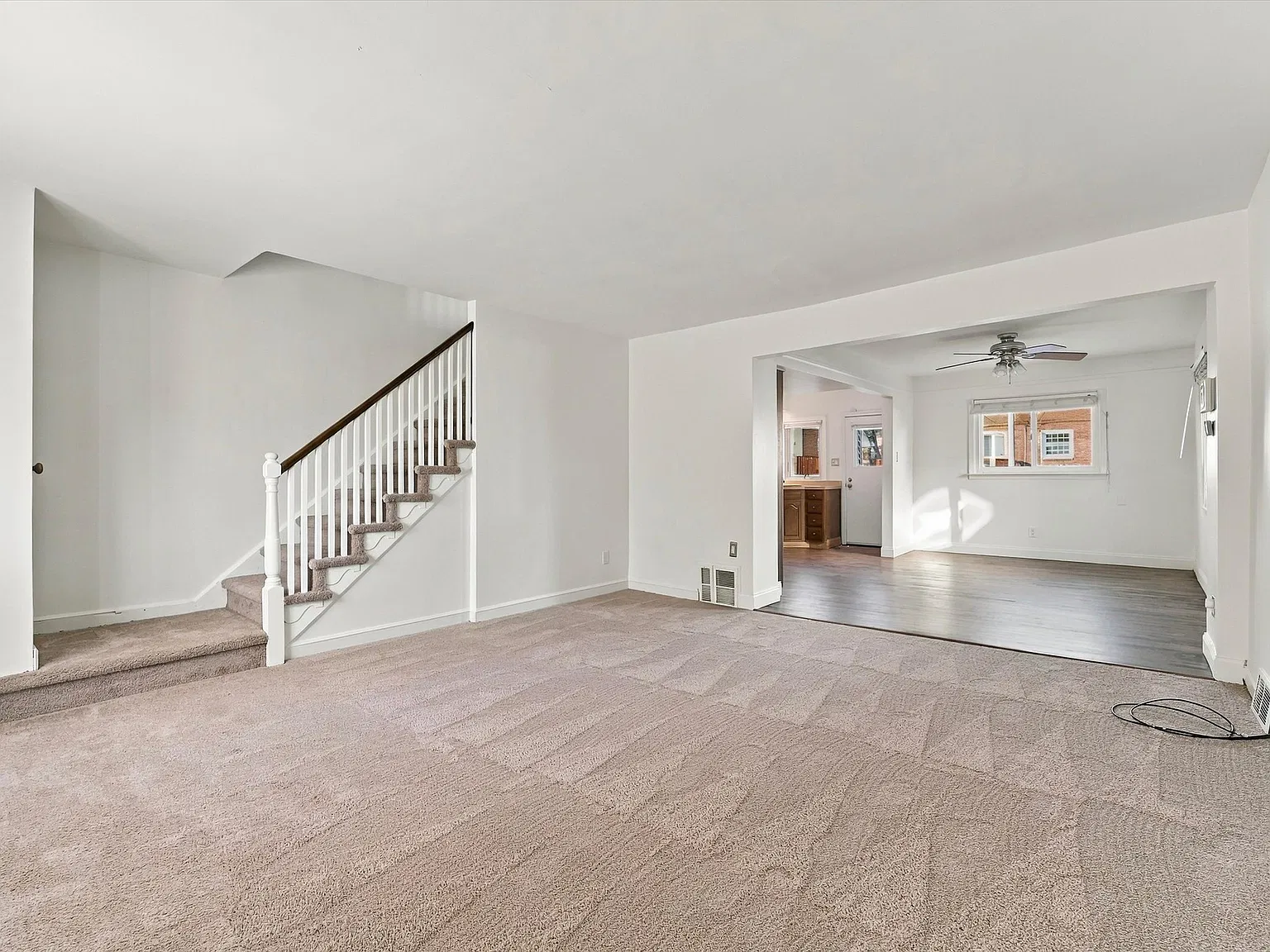 3 bed, 1.5 bath, 1300 sqft, $2,500 — Photo 2