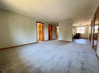 2038 Massachusetts Ave SE APT 5, Massillon, OH 44646