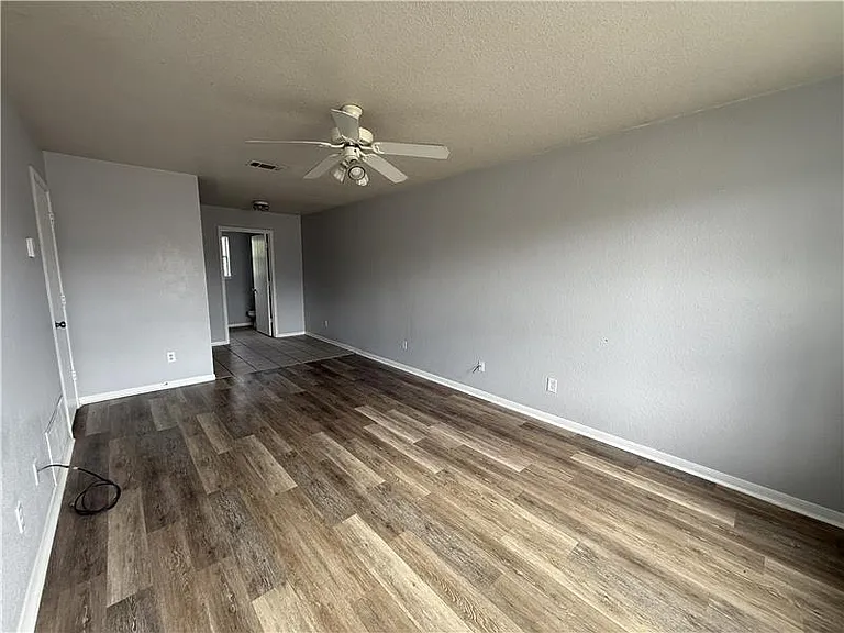 2807 Cantabrian Dr #B — Photo 2