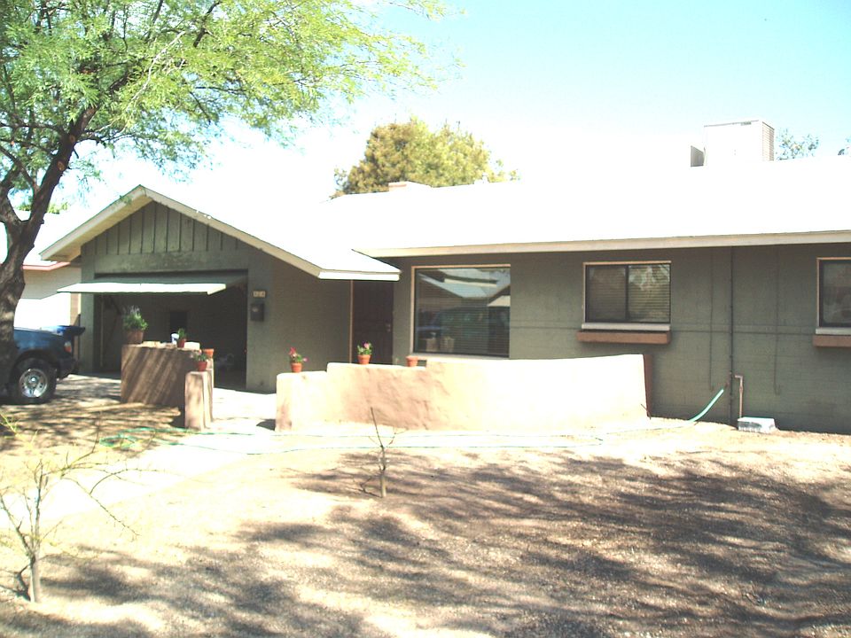 Court yard by Cul de sac