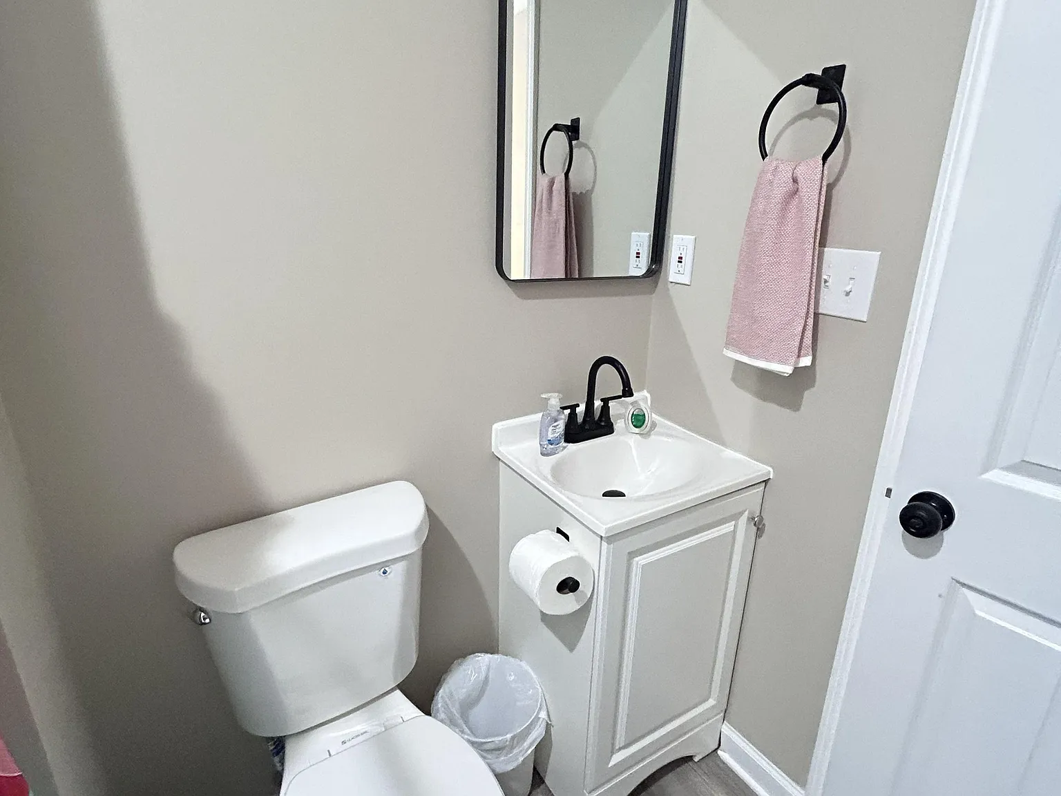 4 bed, 7.0 bath, 2000 sqft, $1,070 — Photo 3