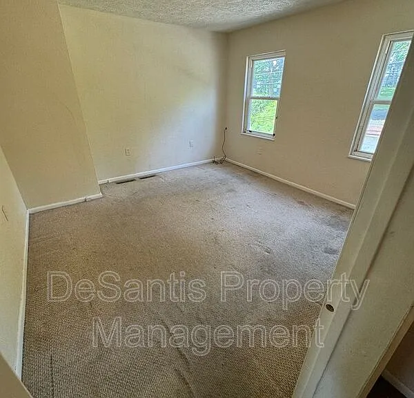 215 Spencer Ave #UPPER — Photo 13