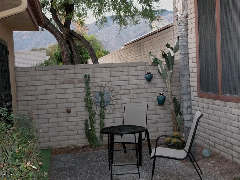 5602 N Camino Del Sol — Photo 23
