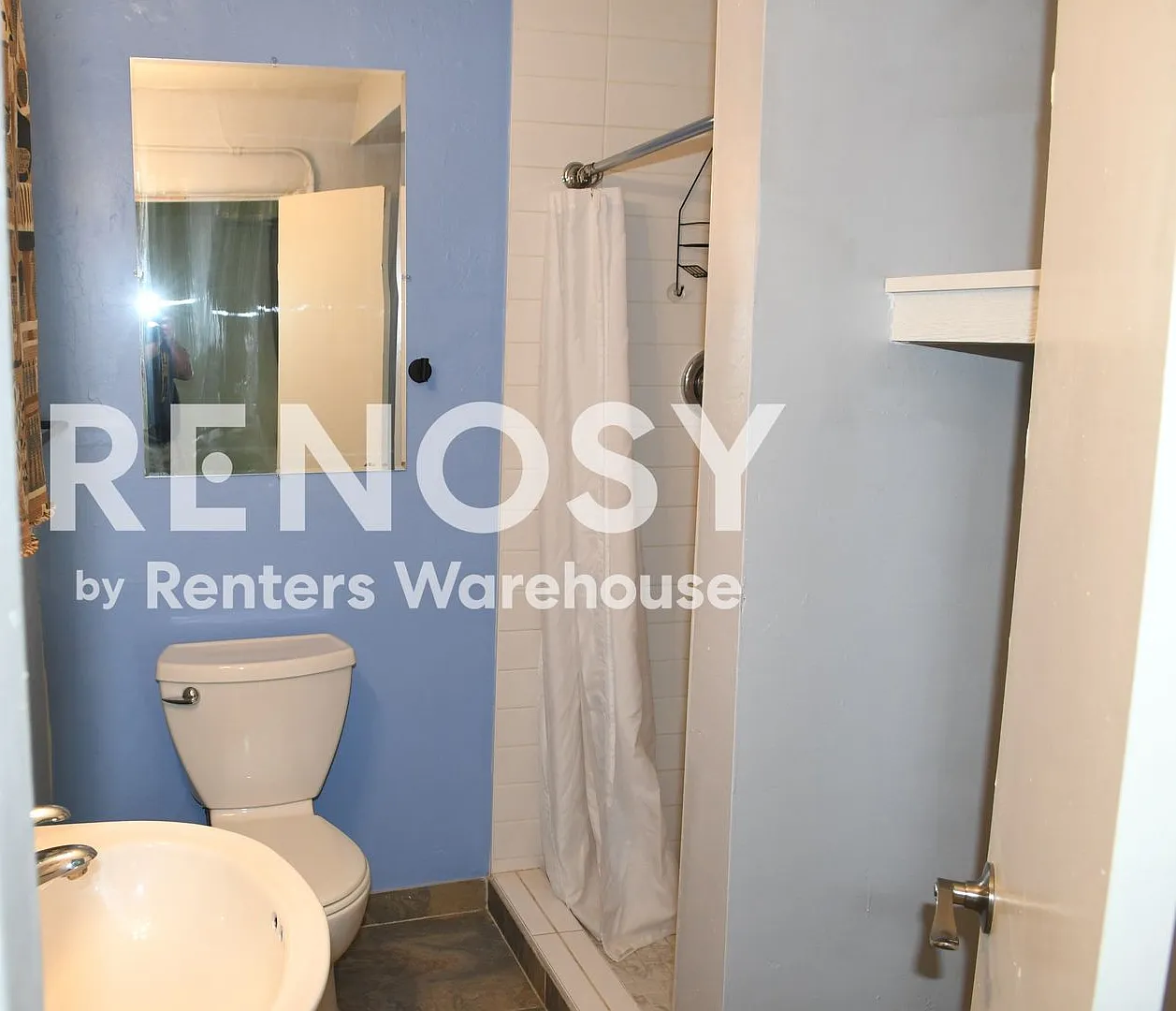 Ideal 1 Br 1 Ba Single Family Home Near 24th St and Washington in Phoenix — Photo 2