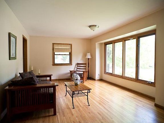 4th image of 460 Eldridge Ave W