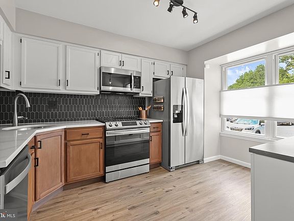 4th image of 9539 Clocktower Ln