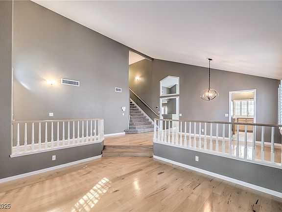 4th image of 2113 Cedar Hills St