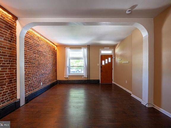 5th image of 22 E Ross St