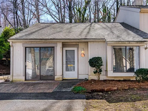 301 Lamplighter Cir, Winston Salem, NC 27104