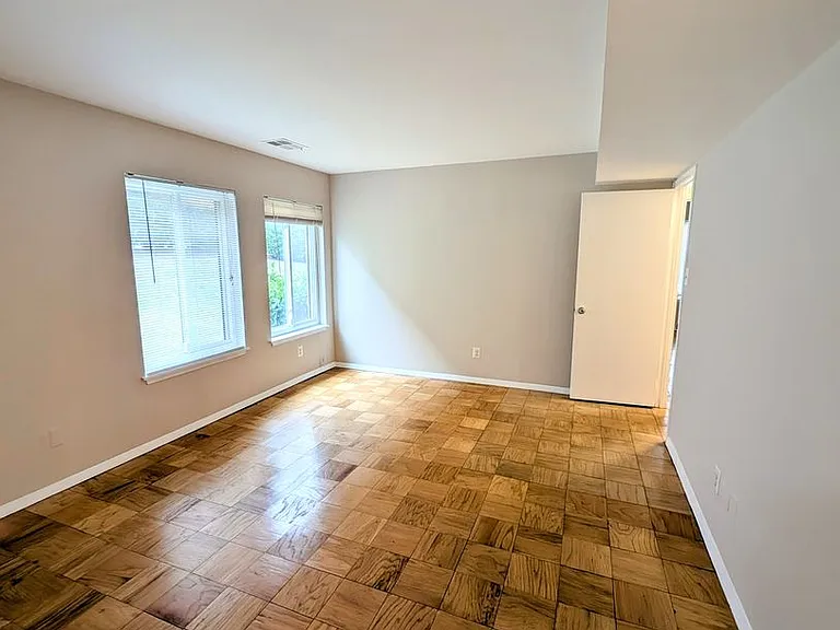 11309 Commonwealth Dr #T2 — Photo 14