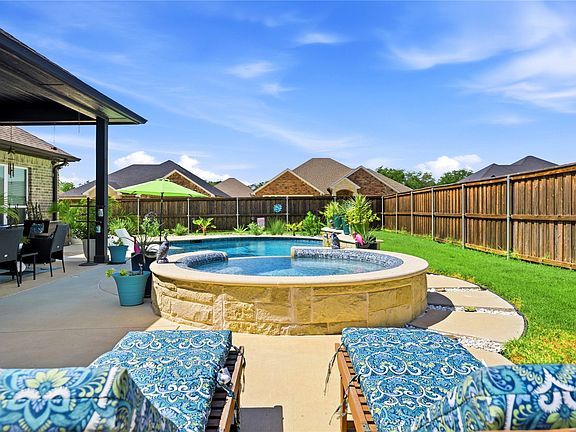 2nd image of 732 Coblestone Cir