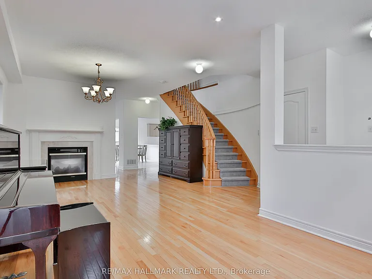 15 Briarglen Rd — Photo 9