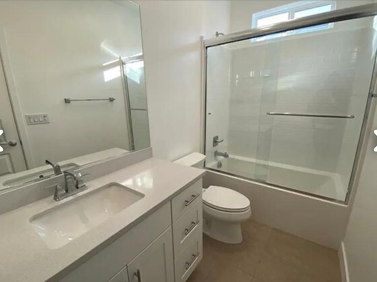 247 N Magnolia Ave #5 — Photo 2