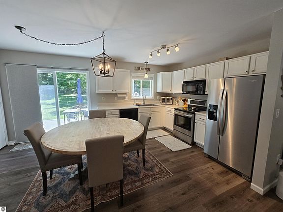 4th image of 7686 Wyndamar Dr