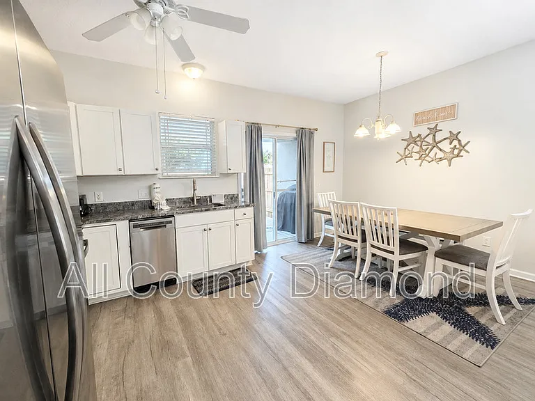 5726 Beach Dr — Photo 3