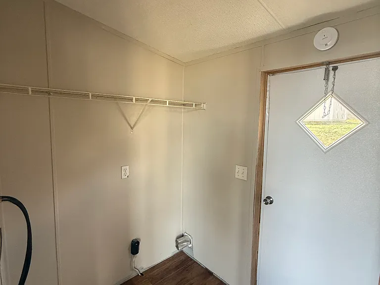 897 Oakpark Dr — Photo 17
