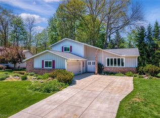 31885 N Roundhead Dr, Solon, OH 44139