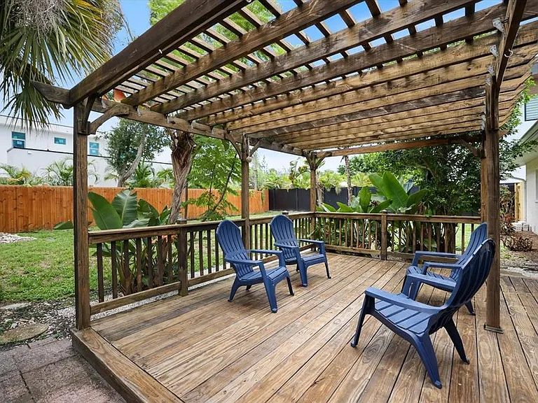 2126 Hyde Park St — Photo 32